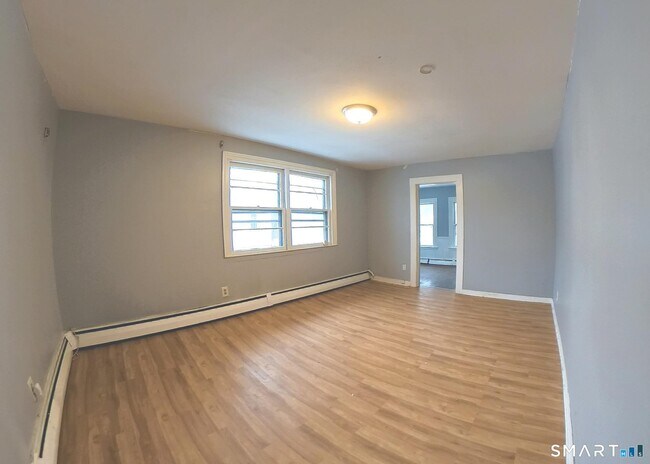 Building Photo - 21 Young St