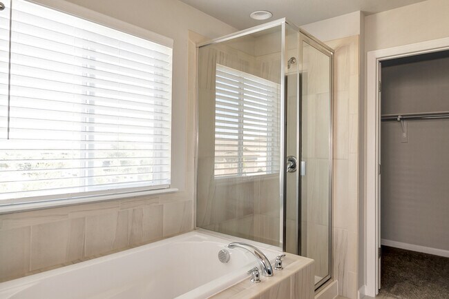 Building Photo - Stunning 4 beds 3 baths in Parker!