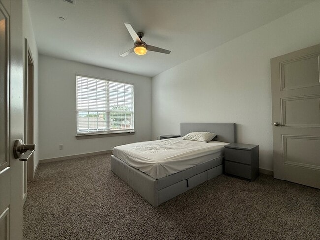 Building Photo - 555 Eiseley Dr