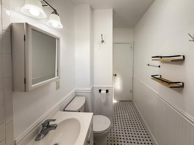 Building Photo - 36 Duncan Ave