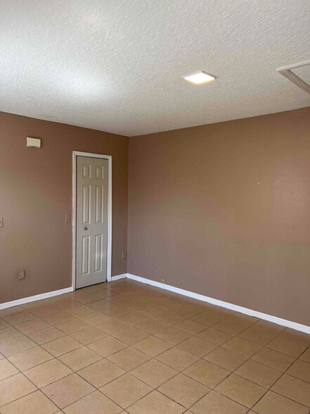 Building Photo - 914 Caribbean Dr
