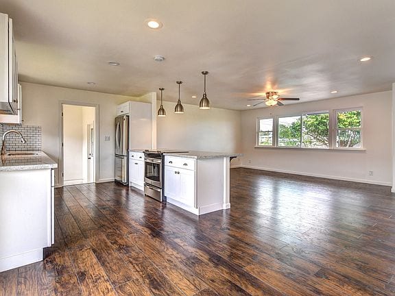 Building Photo - 1403 Mailani St