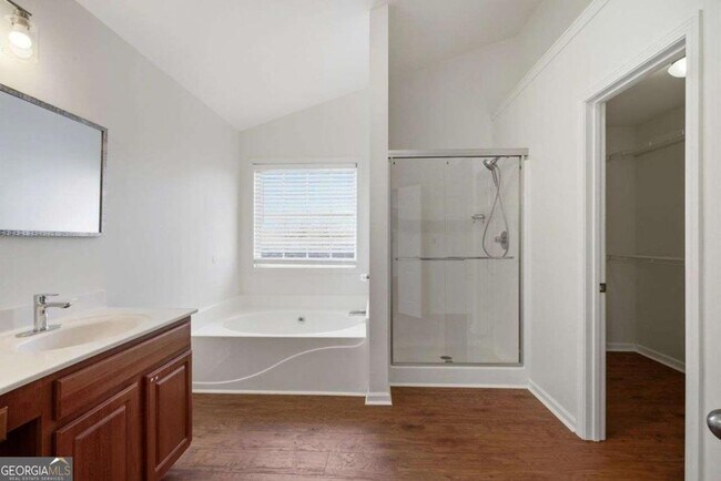 Building Photo - 6425 White Walnut Way