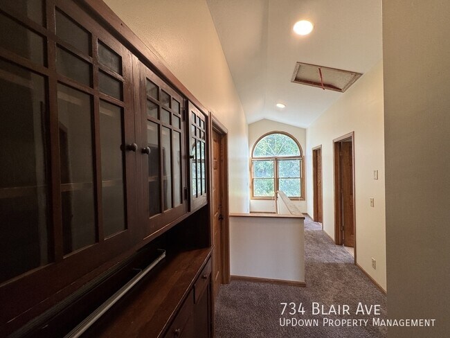 Building Photo - 734 Blair Ave