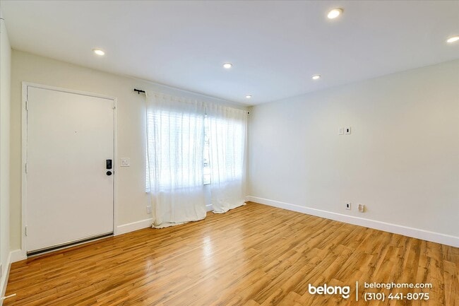 Building Photo - 720 Waterloo St