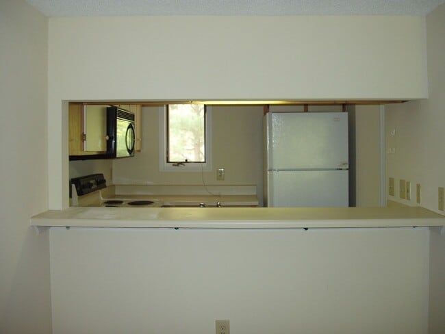 Building Photo - Chapel Hill - Mill Creek 4BR/2BA Condo