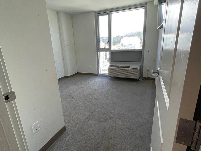 Building Photo - 988 Halekauwila St