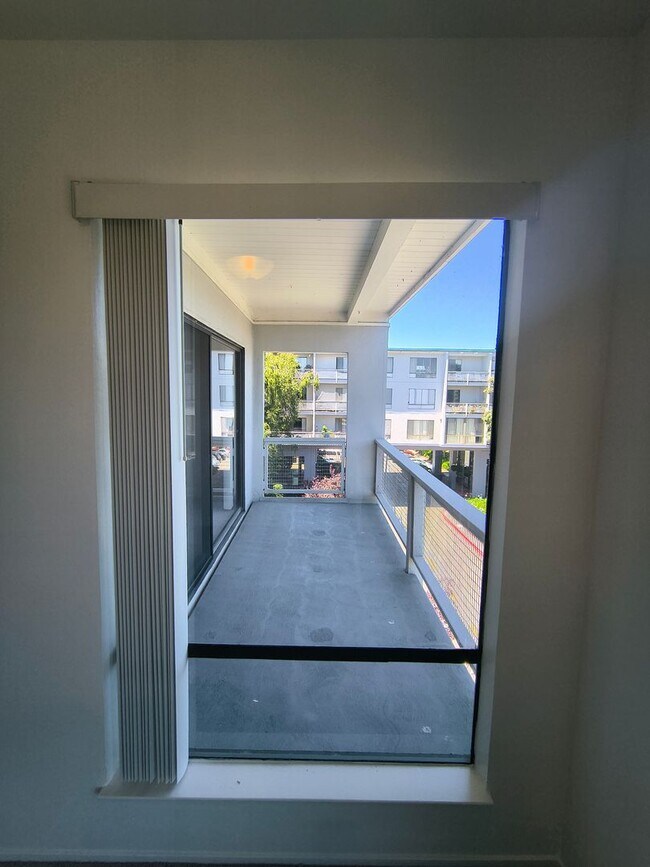Building Photo - TOP FLOOR 1BD/1BATH Condo Available For Rent at the Watergate Community in Emeryville!!!!
