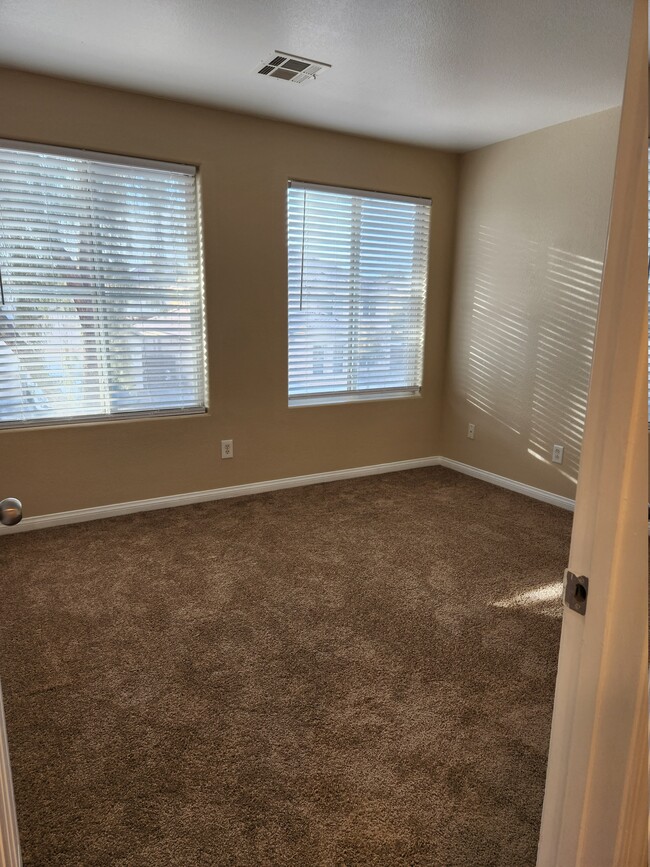 Building Photo - 5236 Scarlet Iris Ct