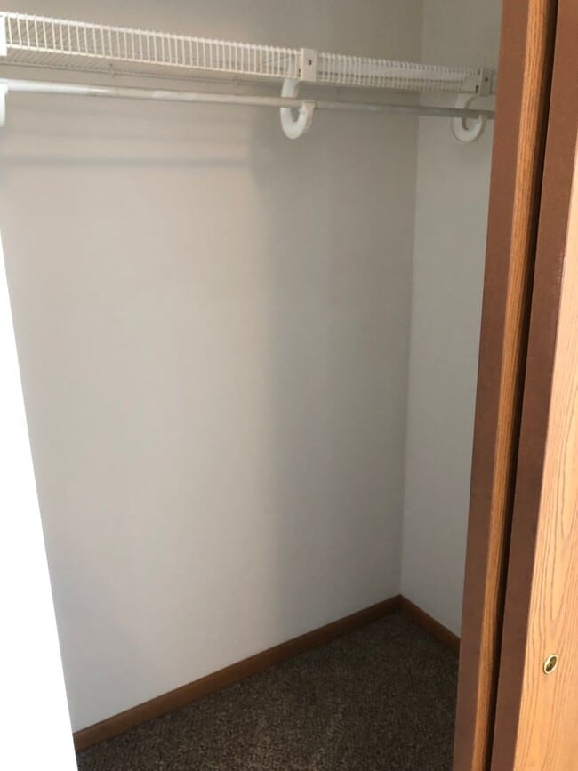 Building Photo - 415 Briden