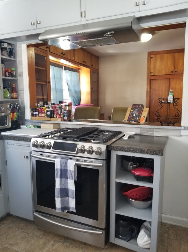 Building Photo - 836 W Knapp Ave