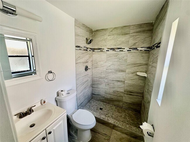 Building Photo - 10722 Royal Palm Blvd