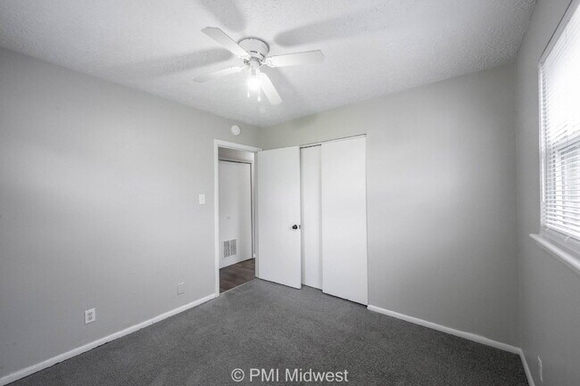 Building Photo - "Charming 4-Bedroom Retreat with Spacious Living in Indianapolis!"