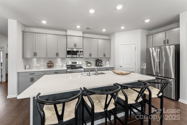 Building Photo - 5034 Moselle Ave