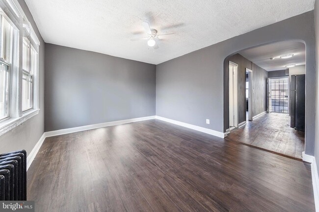 Building Photo - 905 19th St NE