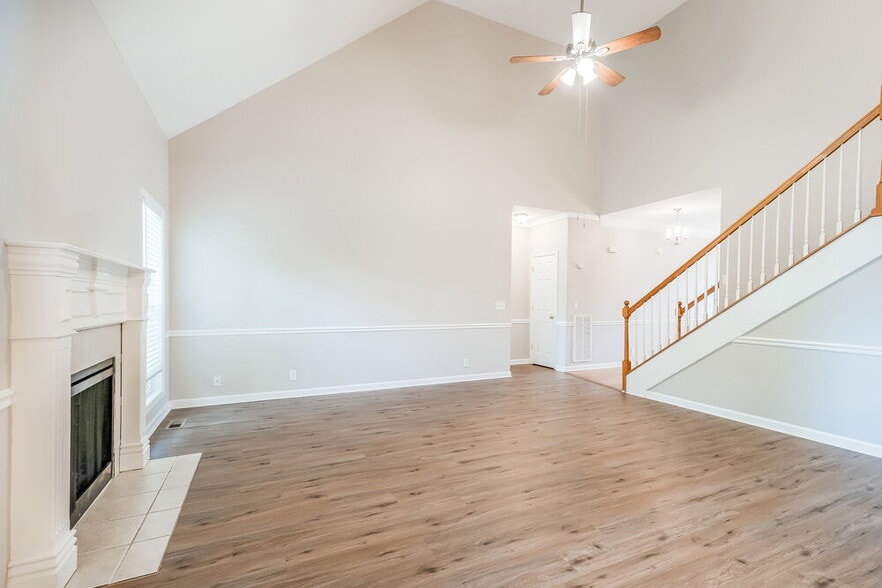 Building Photo - 2137 Aberdeen Cir