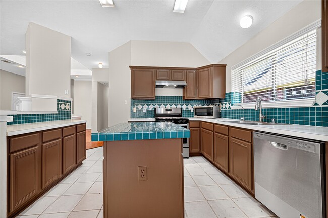 Building Photo - 815 Fairpark Ln