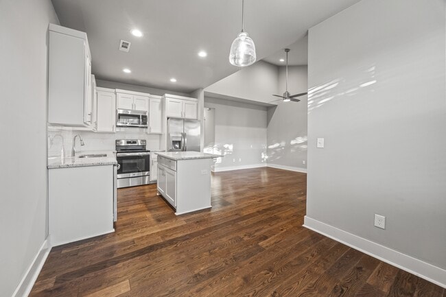 Building Photo - 2051 S Florida Way