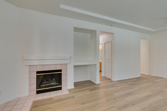 Building Photo - SUMMERLIN BEAUTY*UPGRADED*COMMUNITY POOL*3 BEDROOMS*STAINLESS STEEL APPLIANCES*