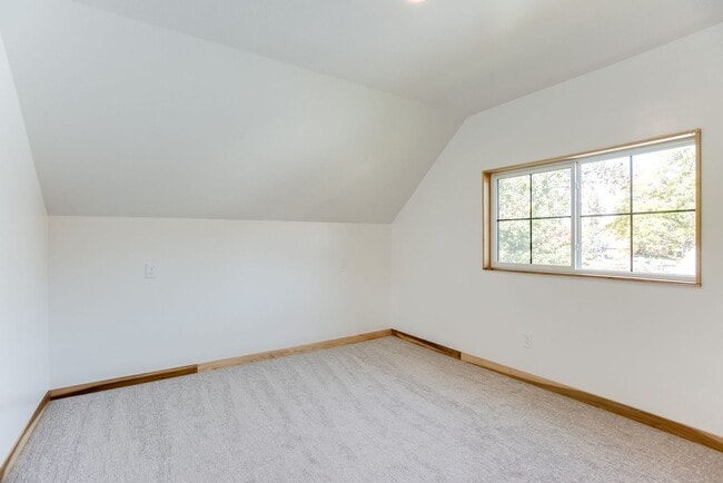 Building Photo - Gorgeous 2 bed, 2 bath 1 garage home in Li...