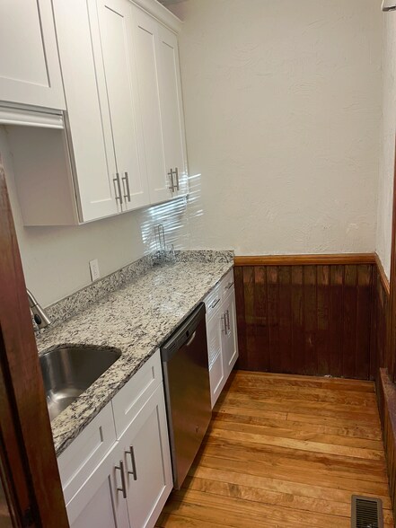 Building Photo - 77 Sterling St