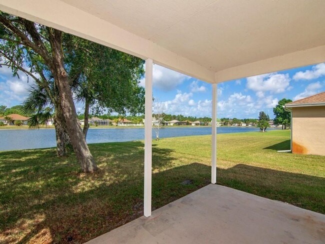 Building Photo - 4Bed/3Bath~2800 Sq Ft!~Pond View~Two Car Garage~Large Yard!