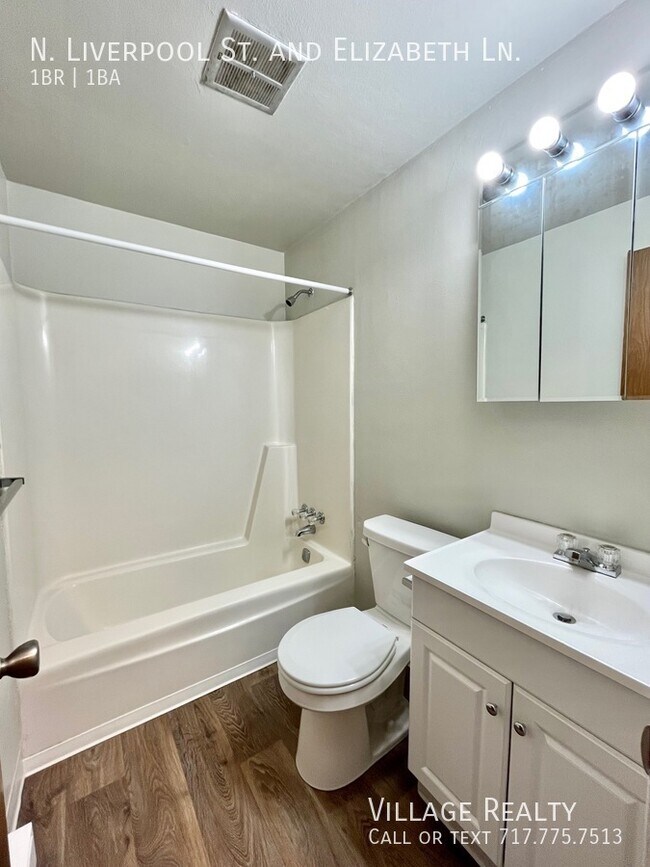 Building Photo - 35 N Liverpool St