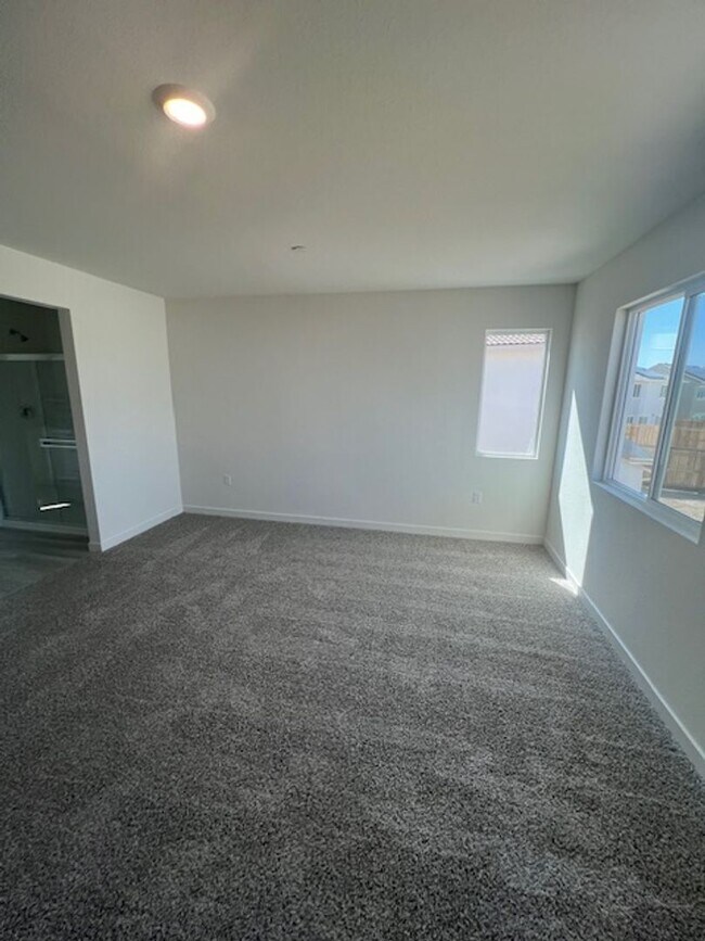 Building Photo - Brand new 4 Bedroom Smart Solar Home in Am...