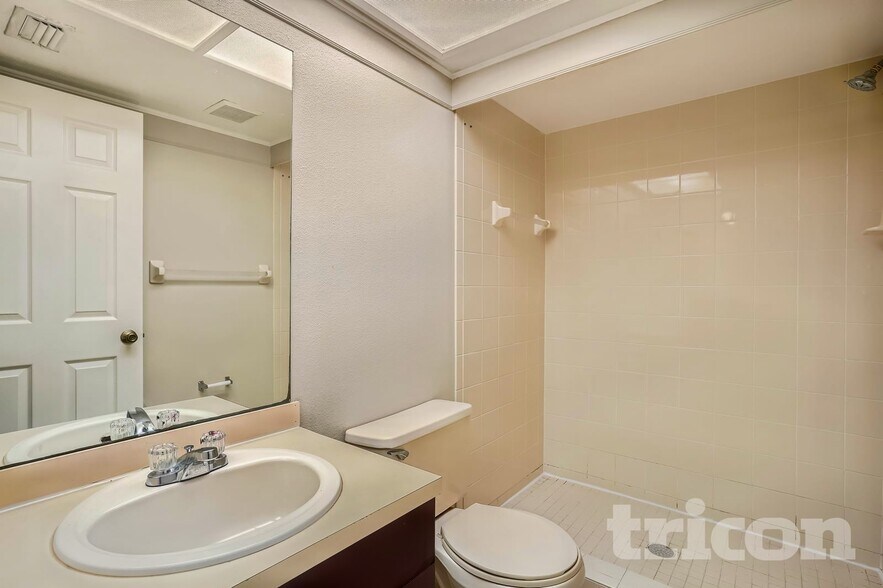 Building Photo - 14718 Seminole Trail