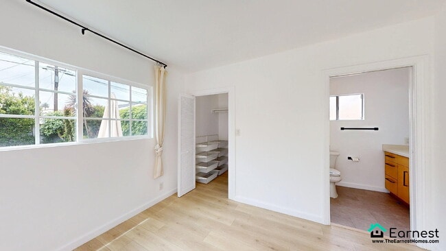 Building Photo - Charming 3BR/2BA Home in Prime Los Angeles...