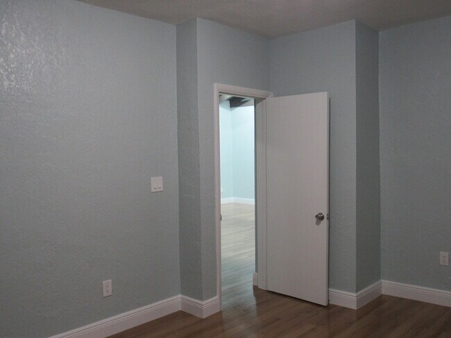 Building Photo - 4283 Cocoanut Rd