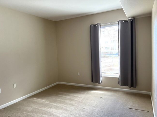 Building Photo - Single Level 2 bedroom Condo at Fallen Leaf