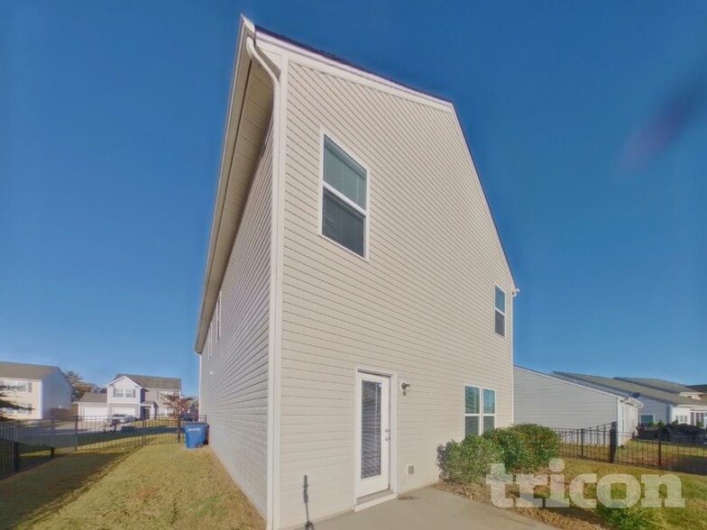 Building Photo - 178 Hidden Lakes Rd