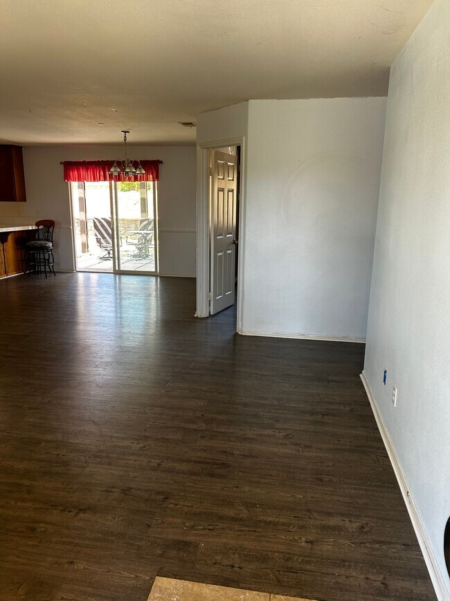 Building Photo - 9744 Sierra Madre Rd