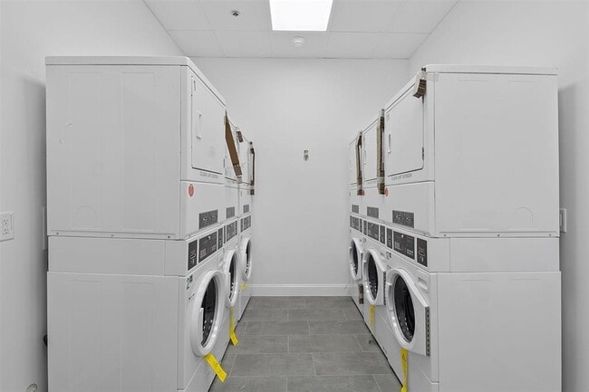 Building Photo - 311-315 W SIDE Ave