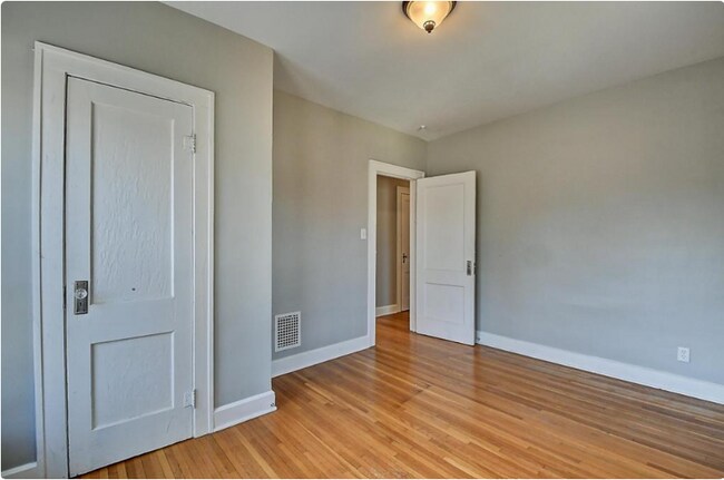Building Photo - 4039 Central Ave