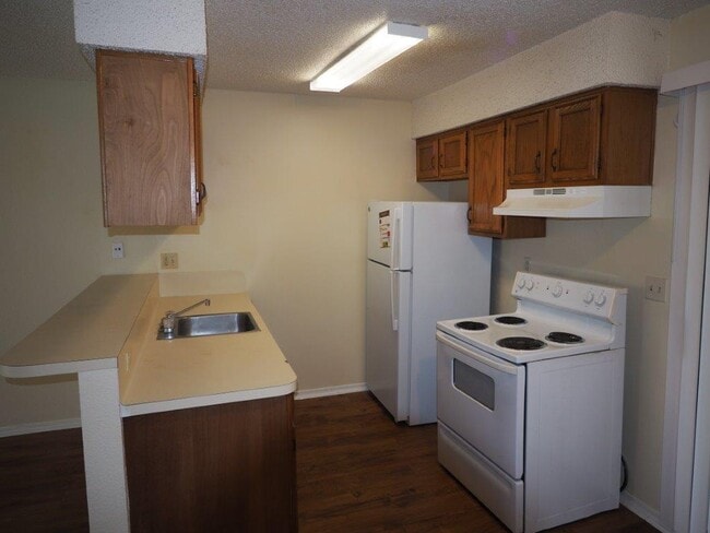 Building Photo - 124 Hillside Dr