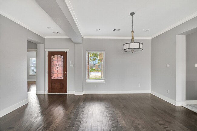 Building Photo - 315 Tilden Dr