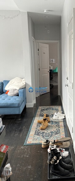 Building Photo - 998 Tremont St