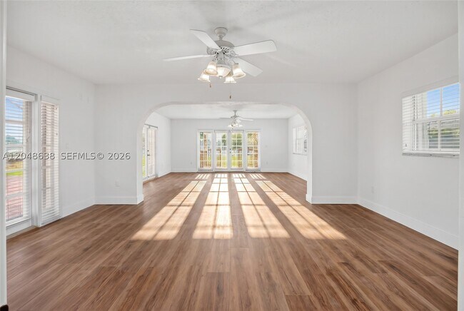 Building Photo - 14121 SW 97th Ave