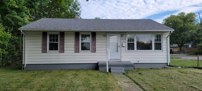 Primary Photo - Updated 3 bedroom home with extra space in...