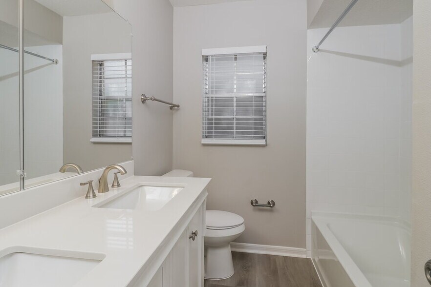 Building Photo - 528 Crestover Dr