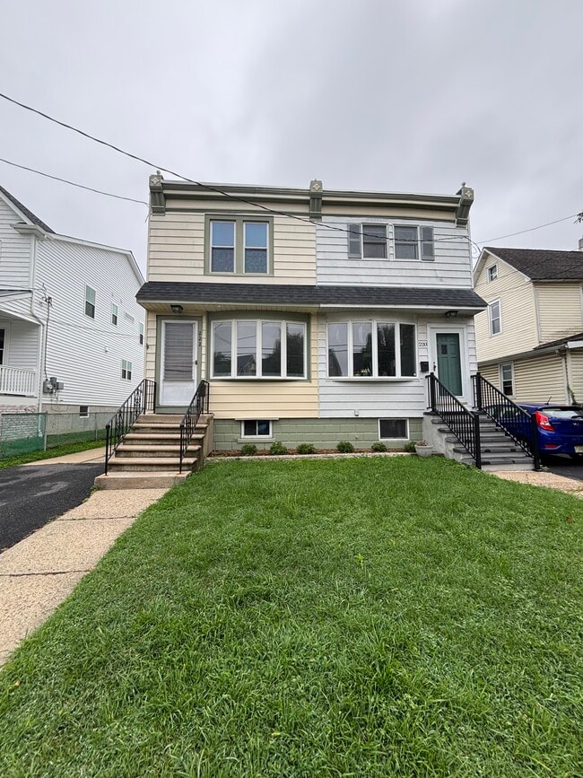 Primary Photo - 222 Emerald Ave