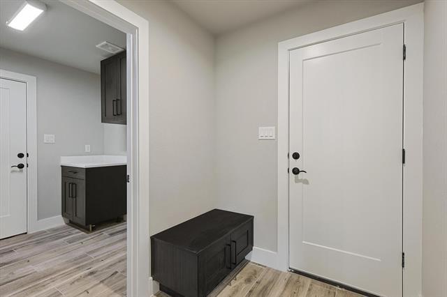 Building Photo - 2084 Glenhollow Dr