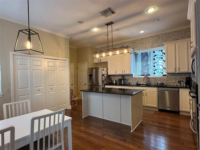 Building Photo - 7406 Curly Leaf Cove