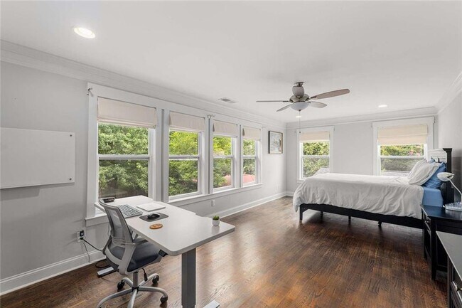 Building Photo - 1134 Knott St SE