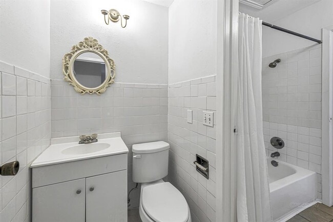 Building Photo - 32 E Rivercrest Dr