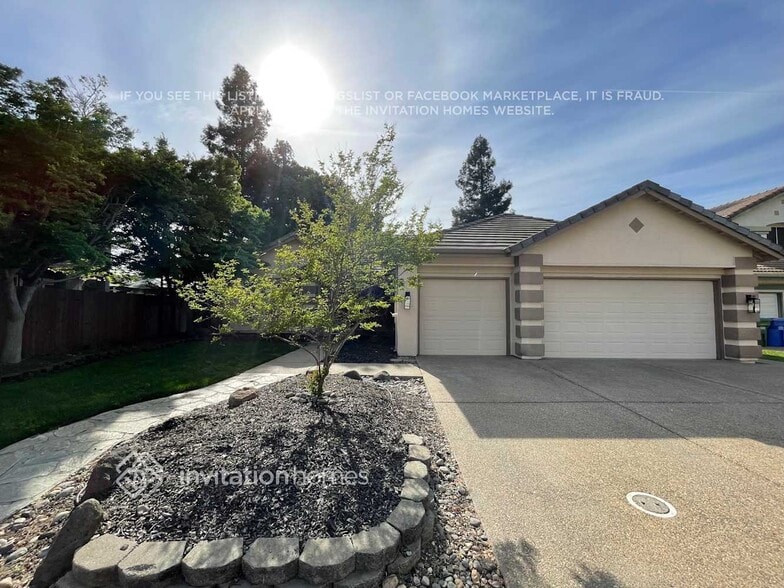 Building Photo - 869 Lariat Loop