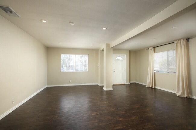Building Photo - 9726 Mercedes Ave