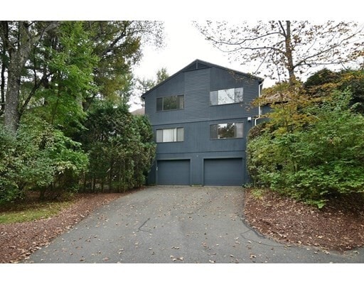 Building Photo - 5 Treetop Park